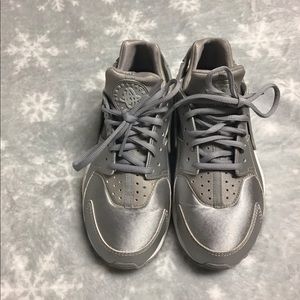 Metallic silver Nike Huaraches size 7.5